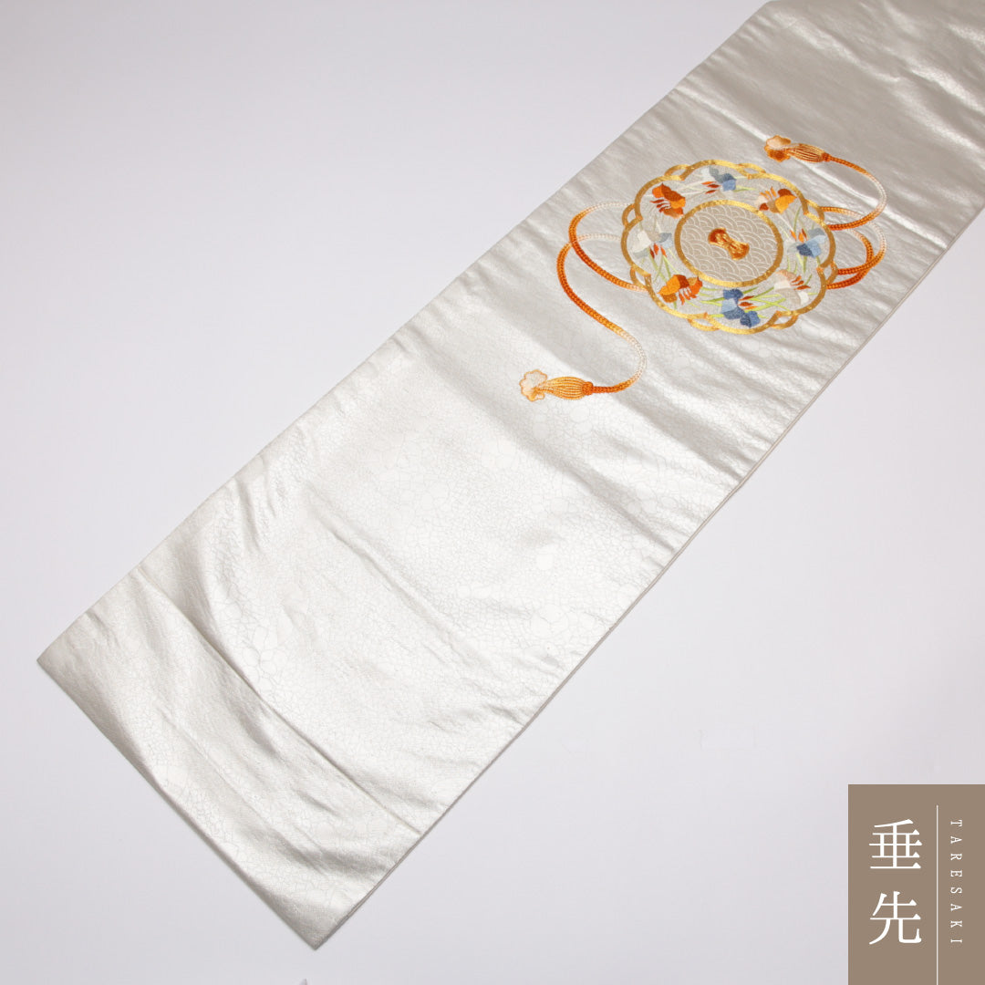 九寸名古屋帯 帯丈368cm 正絹 六通 名古屋仕立て 織り セミフォーマル 引箔 金箔 刺繍 金駒刺繍 鏡裏文 組紐 菖蒲 銀系 RP 1245-01521
