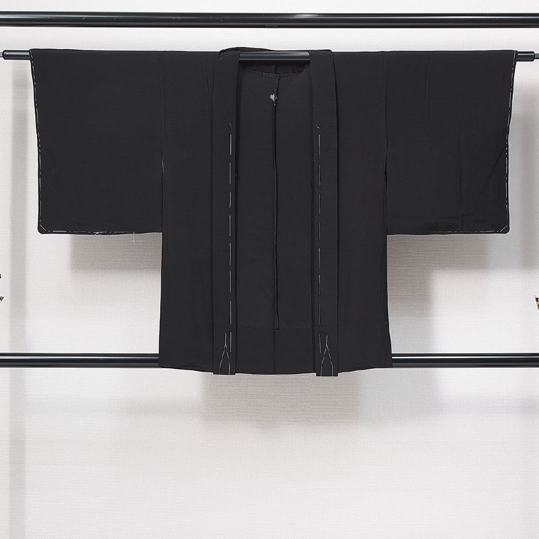 未使用品 黒羽織 単衣 身丈80cm 裄丈60cm 正絹 Nランク 一つ紋 (五三桐) セミフォーマル Sサイズ しつけ糸 無地 黒系 RP 1233-14683
