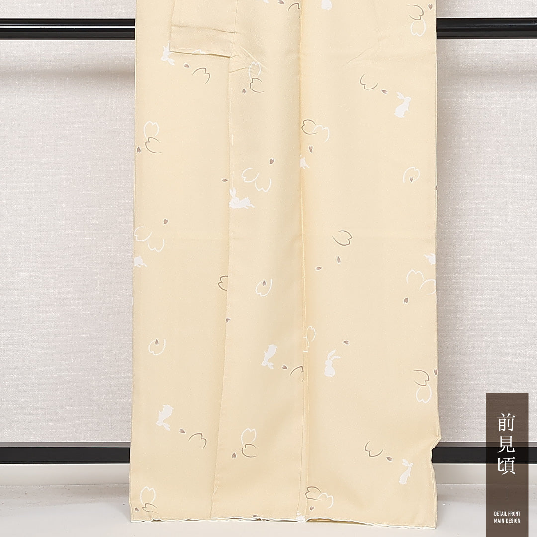 未使用品 洗える着物 小紋 単衣 身丈165cm 裄丈67cm ポリエステル Nランク インフォーマル 広衿 XLサイズ しつけ糸 兎 花びら クリーム系 RP 1221-13588