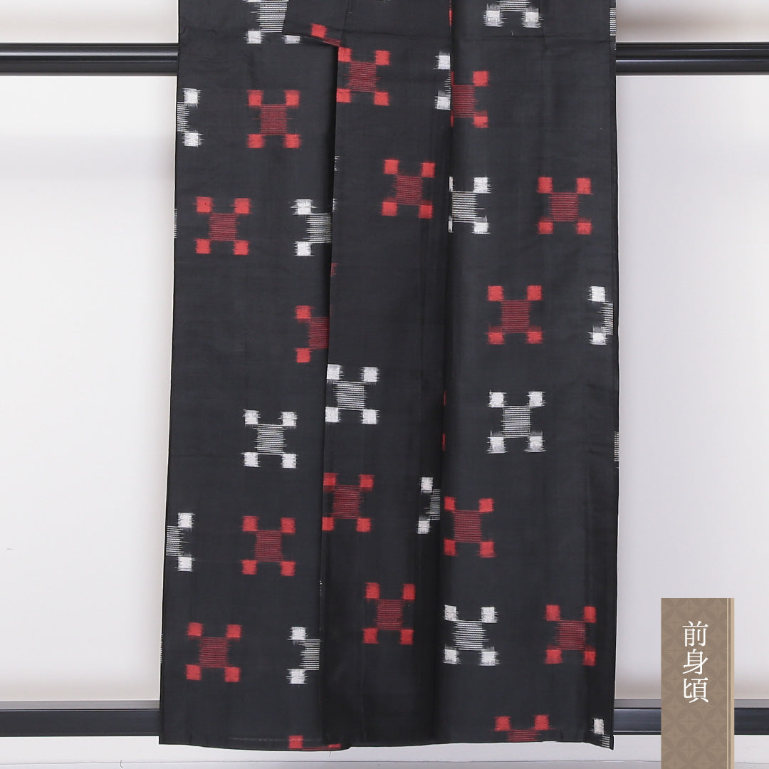アンティーク 銘仙の着物 単衣 身丈154cm 裄丈61cm 正絹 Aランク バチ衿 Sサイズ 居敷当て 肩当て 創作柄 黒系 RP 1223-03460