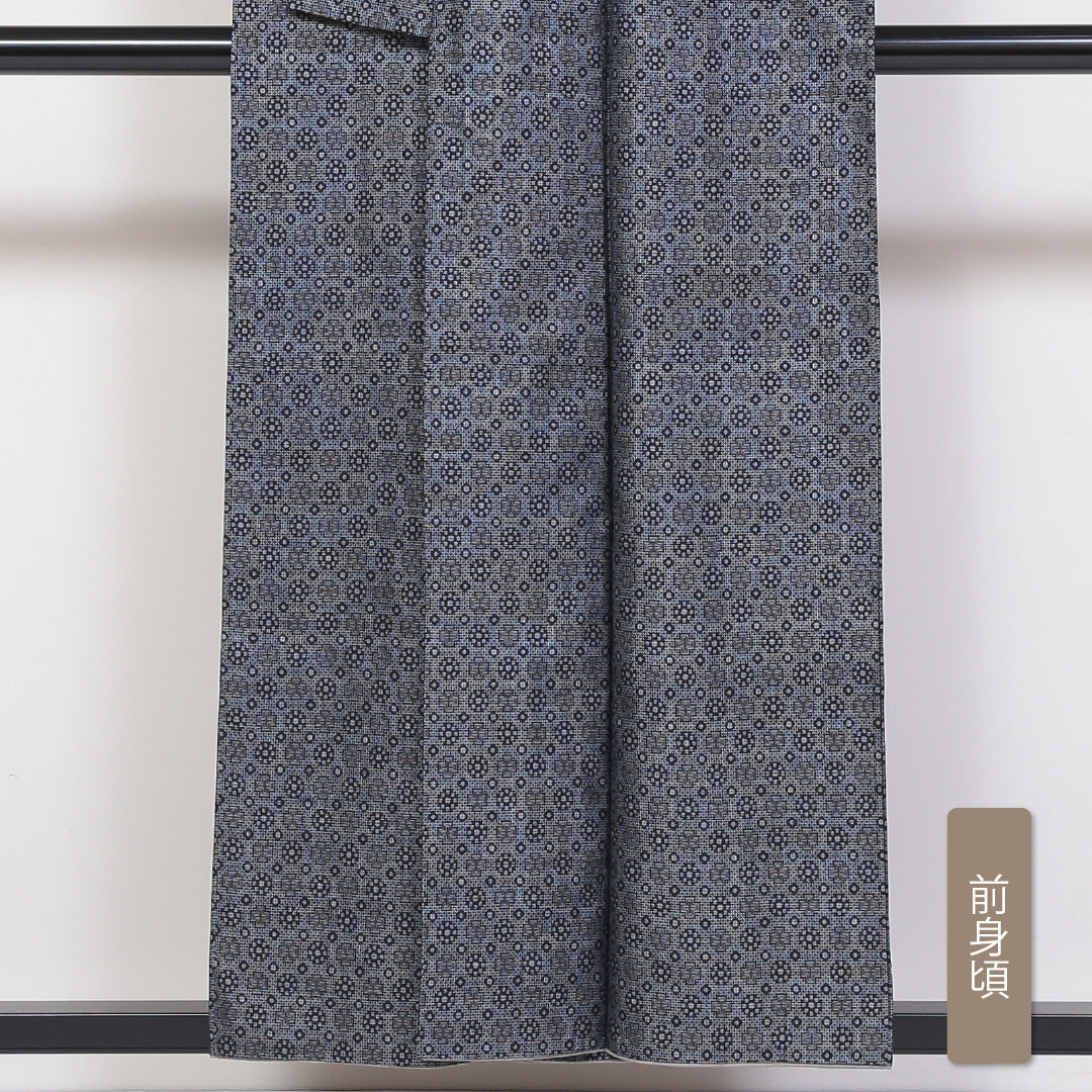 紬 袷 身丈154cm 裄丈62cm 正絹 Aランク Sサイズ 広衿 カジュアル 幾何学柄 グレー系 1216-03172