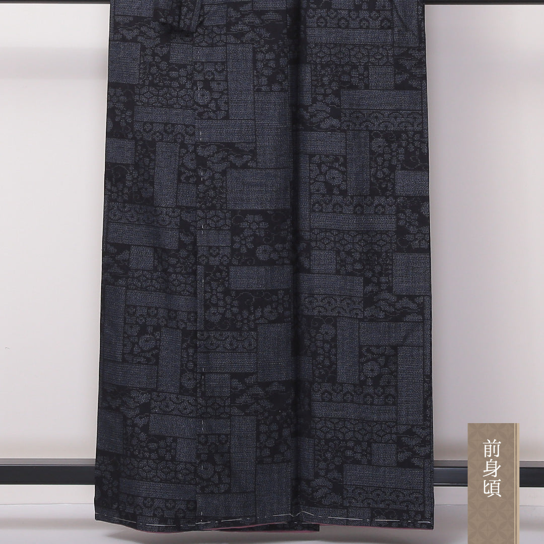 紬 袷 身丈160cm 裄丈62cm 正絹 Aランク Lサイズ バチ衿 カジュアル 十字亀甲 創作柄 紺系 1216-03563
