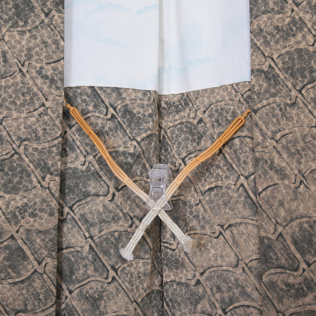 羽織 袷 身丈81cm 裄丈63cm 正絹 Sランク カジュアル Sサイズ 紐あり 瓦模様 ベージュ系 RP 1232-05932