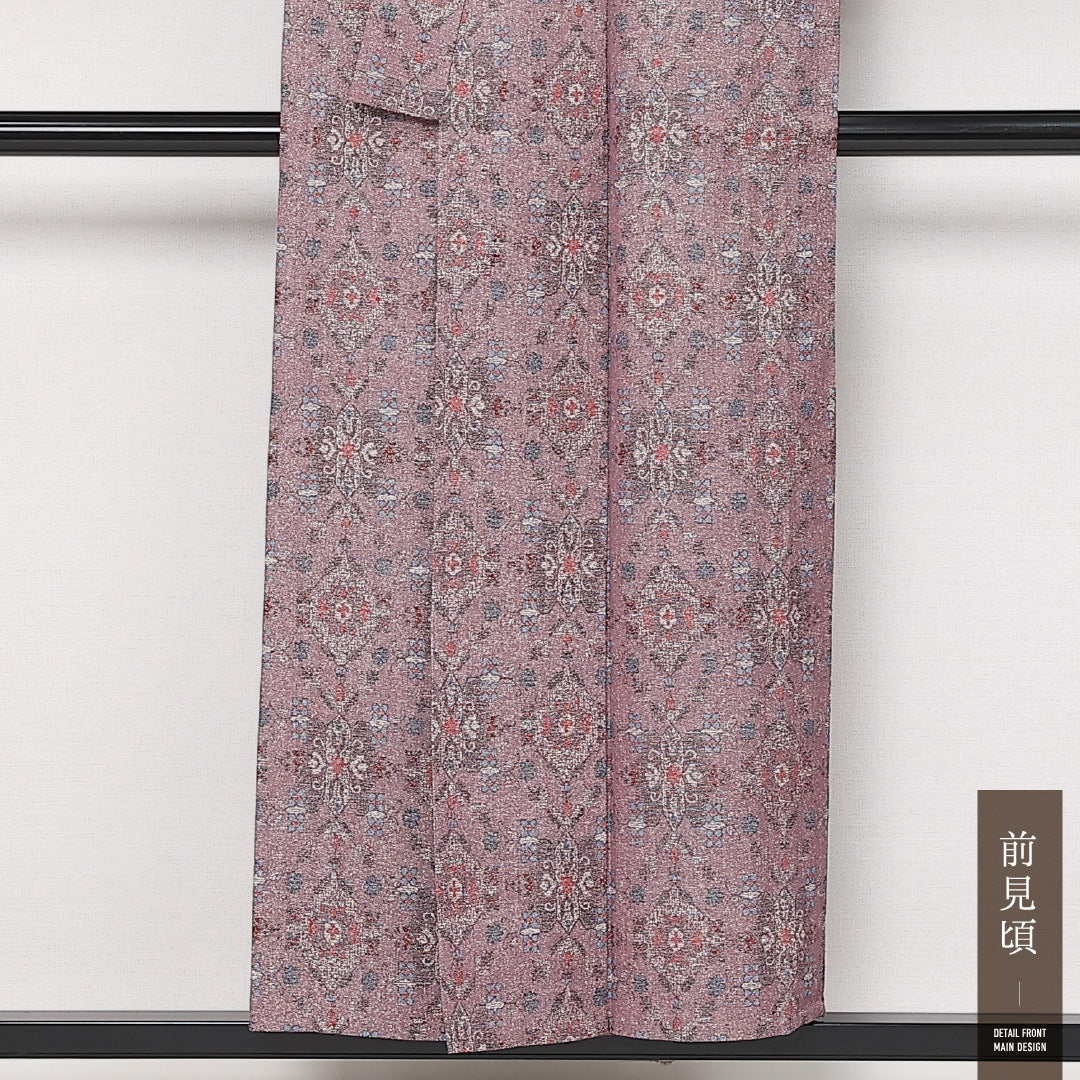 洗える着物 ウールの紬 単衣 身丈151cm 裄丈62cm ウール Sランク カジュアル バチ衿 Sサイズ アラベスク文様 ピンク系 RP 1223-13632