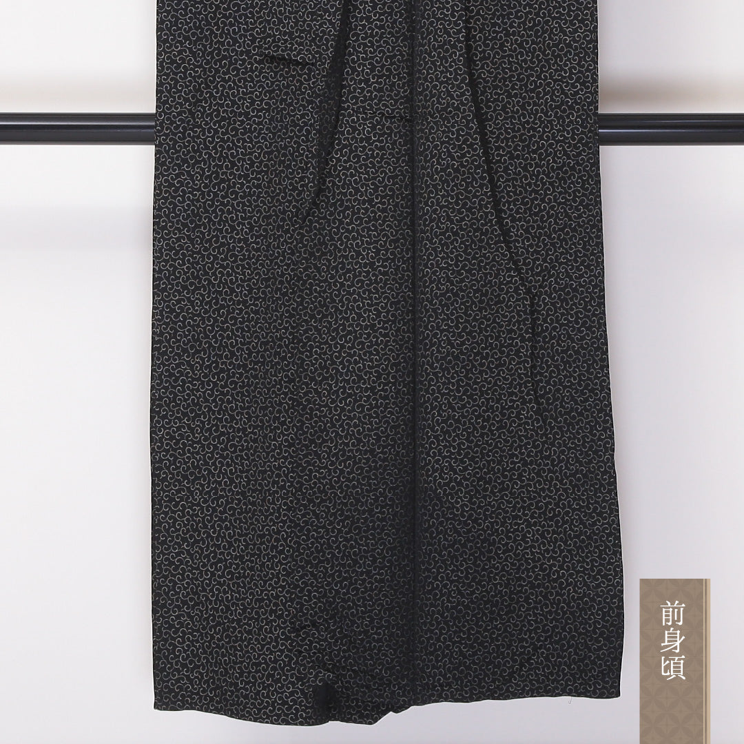 夏物 紬 夏紬 身丈144cm 裄丈63cm 正絹 Aランク カジュアル バチ衿 XSサイズ 居敷当て 肩当て 唐草 黒系 RP 1223-03476