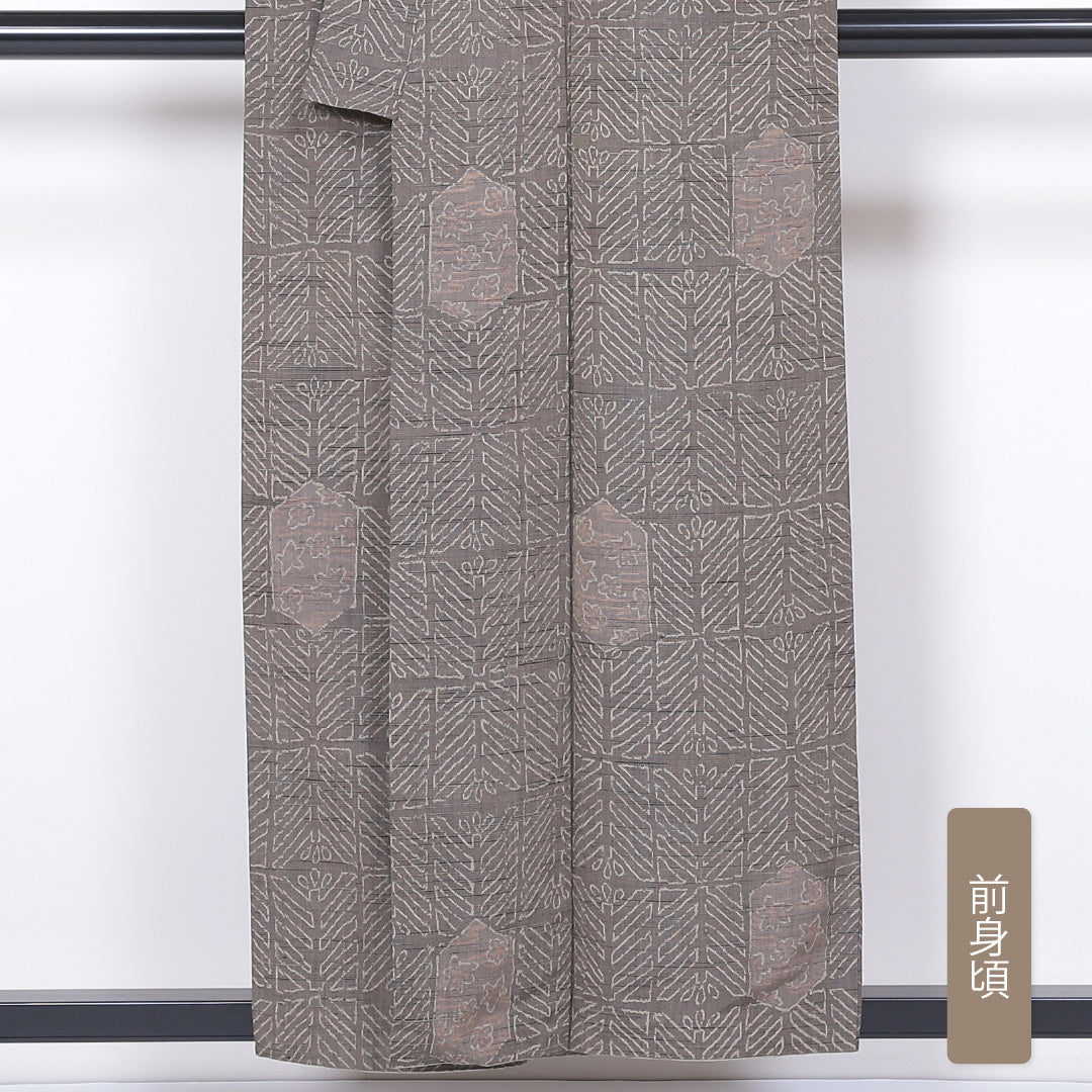 紬 袷 身丈155cm 裄丈61cm 正絹 Aランク カジュアル バチ衿 Mサイズ 松 紅葉 グレー系 RP 1223-03196