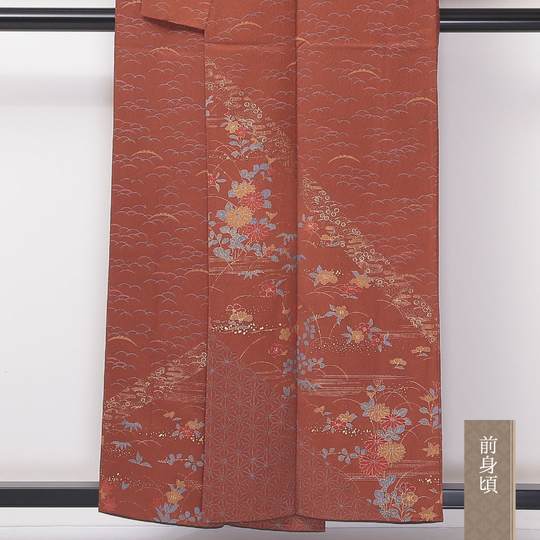 訪問着 袷 身丈155cm 裄丈62cm 正絹 Sランク セミフォーマル 広衿 Mサイズ ふくれ織 金彩 芝草 花柄 朱系 RP 1217-04604
