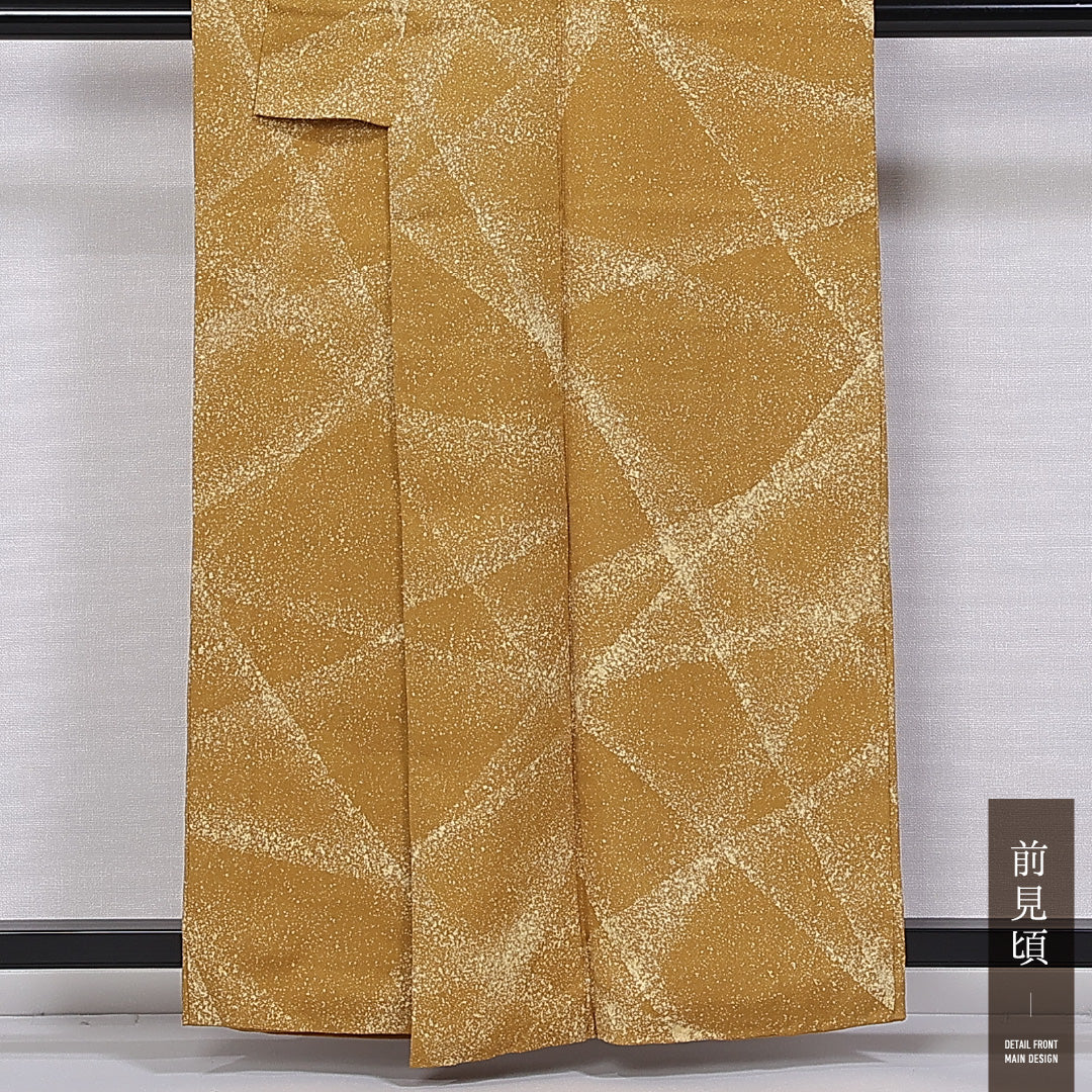 小紋 袷 身丈159cm 裄丈64cm 正絹 Aランク 一つ紋 (揚羽蝶) セミフォーマル 広衿 Mサイズ 金彩 創作柄 黄系 RP 1221-11275