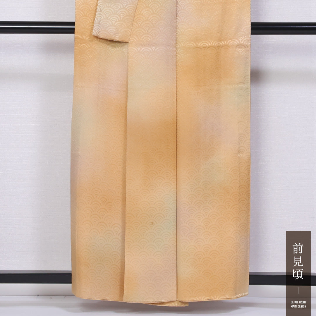 小紋 袷 身丈155cm 裄丈62cm 正絹 Bランク 一つ紋 (橘) セミフォーマル 広衿 Mサイズ 色無地 ぼかし染 青海波 黄系 RP 1221-11455
