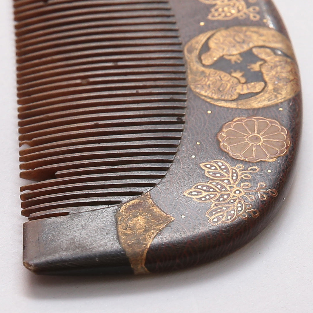 アンティーク 髪飾り Cランク 櫛 蒔絵 鶴 亀 菊 木製 和装小物 茶系 1237-00944