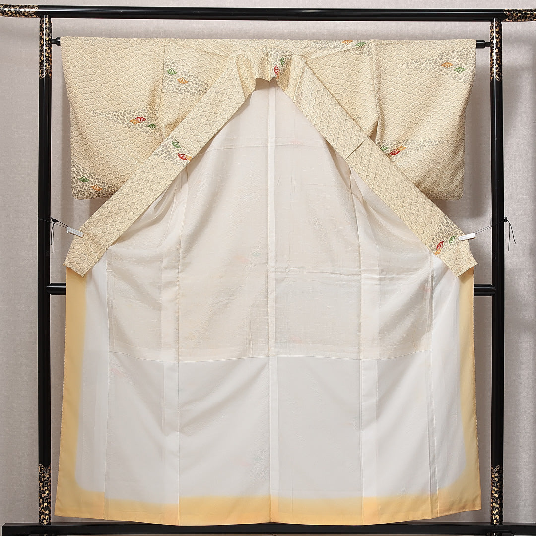 小紋 洗える着物 袷 身丈158cm 裄丈64cm ポリエステル Cランク Mサイズ 広衿 インフォーマル 源氏車 青海波 クリーム系 1215-14822