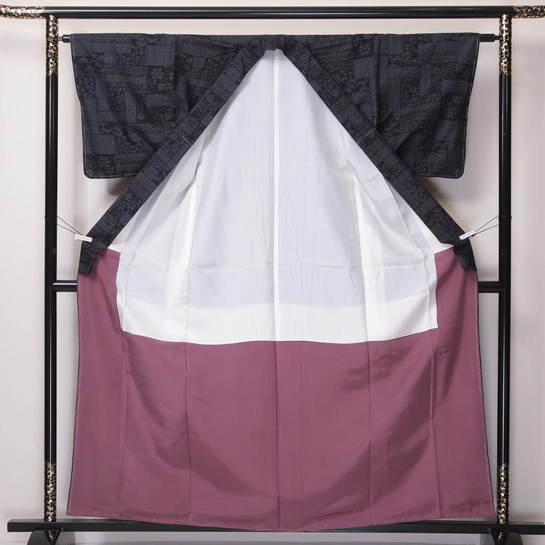 紬 袷 身丈160cm 裄丈62cm 正絹 Aランク Lサイズ バチ衿 カジュアル 十字亀甲 創作柄 紺系 1216-03563