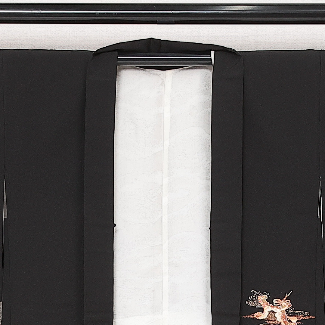 洗える着物 黒羽織 袷 身丈79cm 裄丈64cm ポリエステル Sランク 一つ紋 (揚羽蝶) セミフォーマル Mサイズ 御所車 黒系 RP 1233-13918
