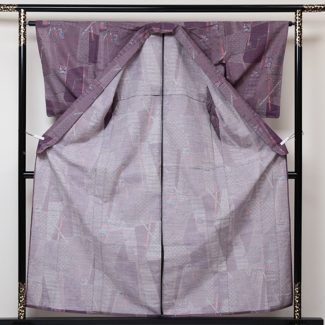 未使用品 紬 単衣 身丈158cm 裄丈63cm 正絹 Sランク Mサイズ バチ衿 カジュアル 寄せ柄 しつけ糸 紫系 1216-02978