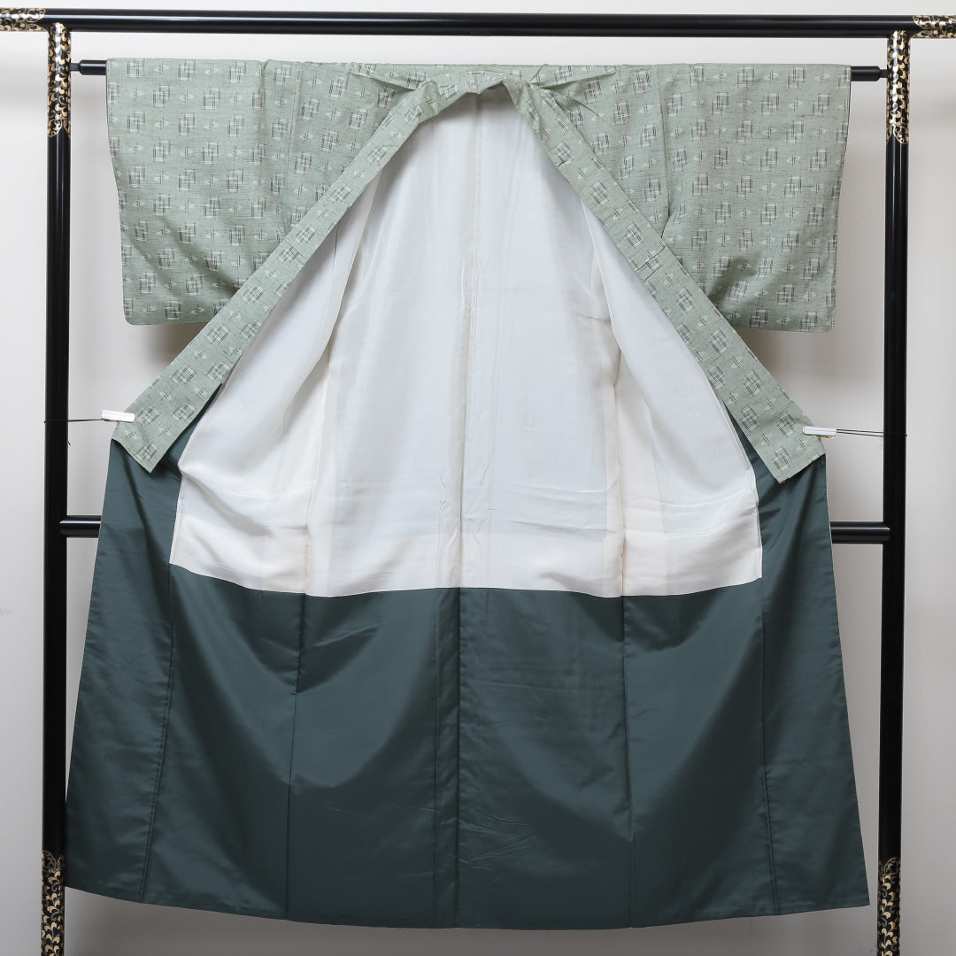 琉球絣の着物 袷 身丈151cm 裄丈62cm 正絹 Aランク カジュアル バチ衿 Sサイズ カキジュー カシ・マーシー 緑系 M4 1223-02913