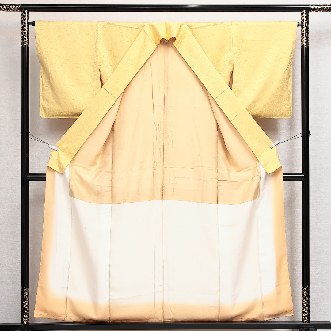 色無地 袷 身丈155cm 裄丈62cm 正絹 Aランク 一つ紋 紋意匠 (乱菊) セミフォーマル 広衿 Mサイズ 黄系 HP 1219-14002