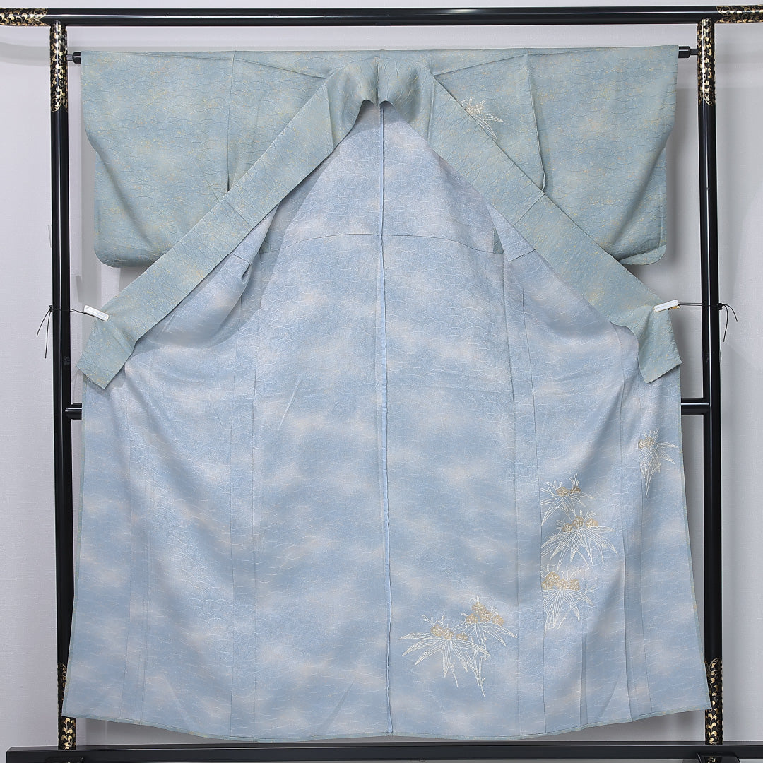 付下げ 身丈156cm 裄丈64cm Sランク M 正絹 単衣 広衿 一つ紋 上がり藤 相良刺繍 芝草 ぼかし 梅 笹 たたき染め セミフォーマル 水色系 1261-12318