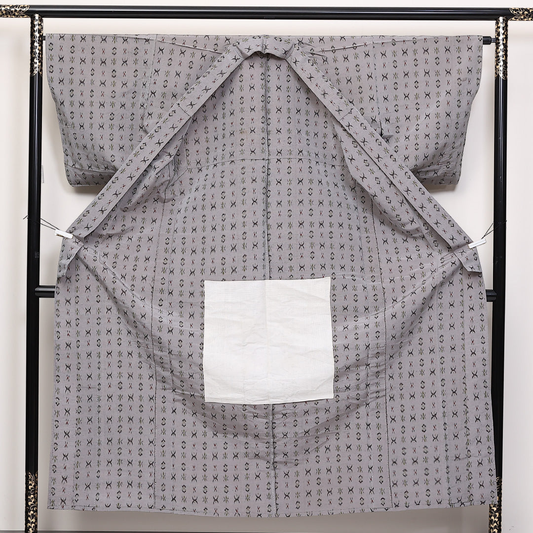 紬 単衣 身丈155cm 裄丈65cm 正絹 Cランク Mサイズ バチ衿 カジュアル 居敷当て 絣柄 グレー系 1216-03774