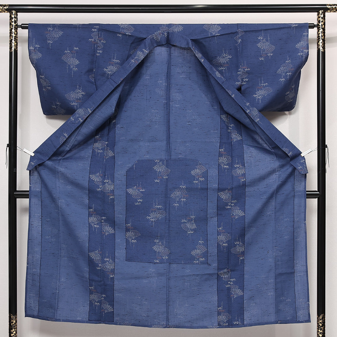夏物 洗える着物 紬 夏物 身丈148cm 裄丈64cm ポリエステル Aランク カジュアル バチ衿 XSサイズ 居敷当て 扇 笹 青系 RP 1223-13295