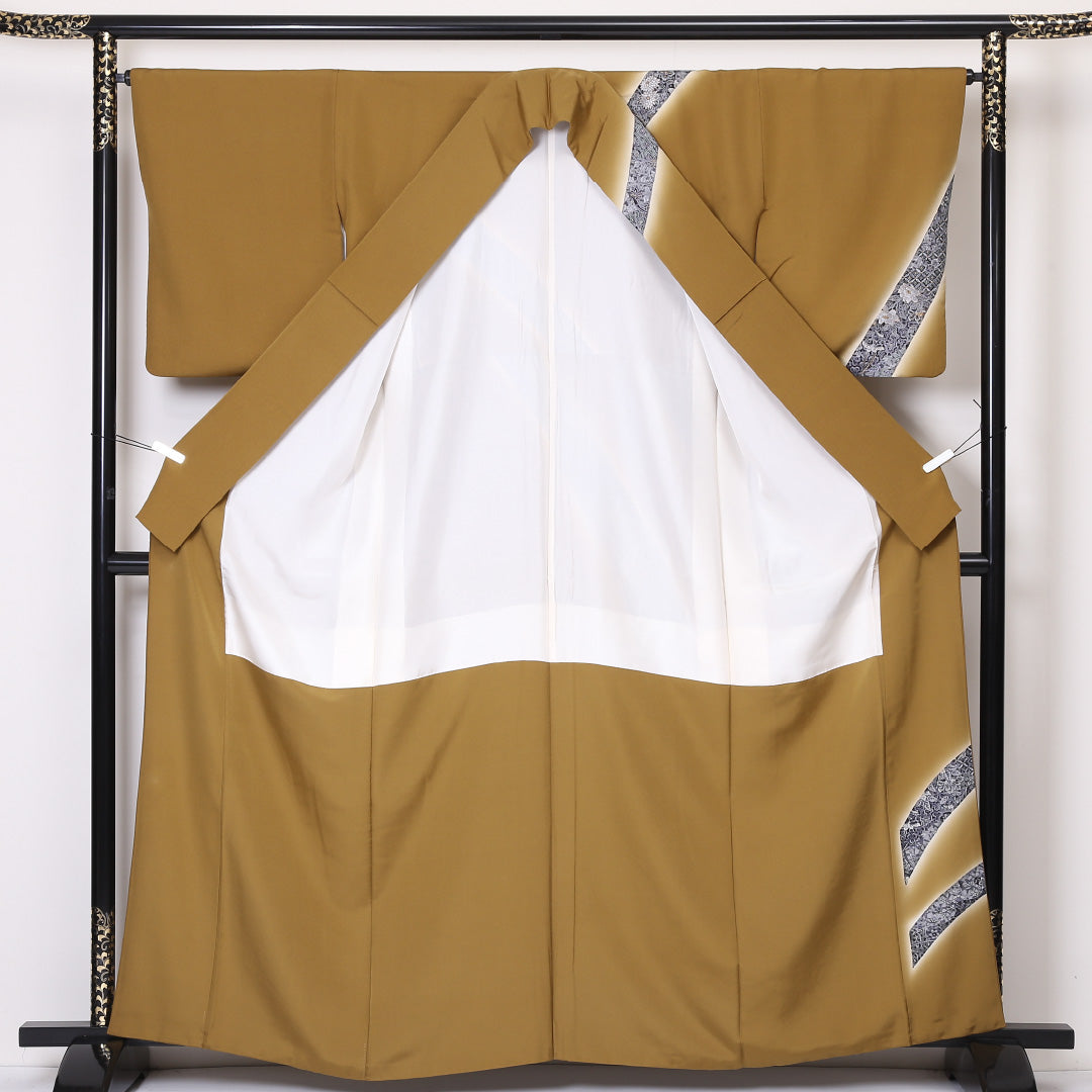 訪問着 袷 身丈163cm 裄丈65cm 正絹 賢三 Sランク Lサイズ 広衿 セミフォーマル 唐草華文 牡丹 蘇州刺繍 作家物 落款 茶系 黄系 1212-04473