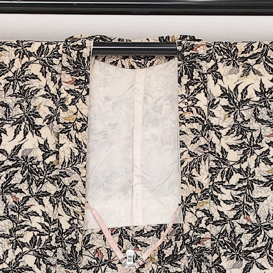 羽織 袷 身丈81cm 裄丈63cm 正絹 Cランク カジュアル Sサイズ 紐あり 創作柄 柊 クリーム系 HP 1232-13832