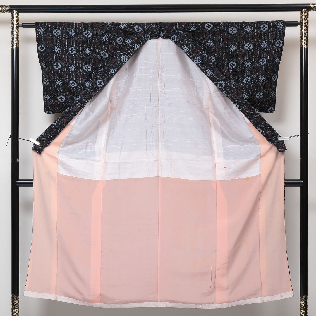 アンティーク 小紋 袷 身丈142cm 裄丈59cm 正絹 Aランク バチ衿 XSサイズ 亀甲 紺系 RP 1221-01441