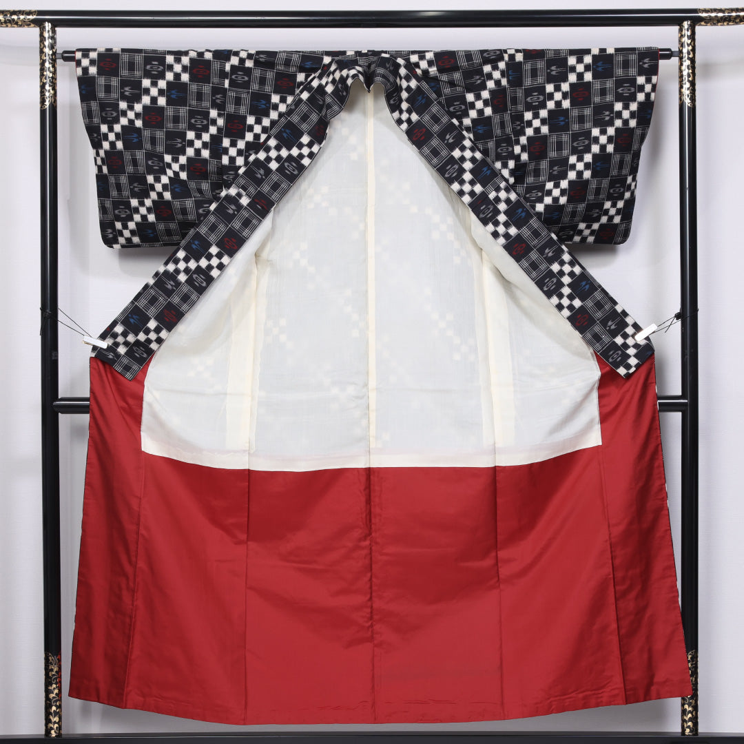 紬 袷 身丈153cm 裄丈63cm 正絹 Cランク カジュアル 広衿 Sサイズ 燕 黒系 HP 1223-11516