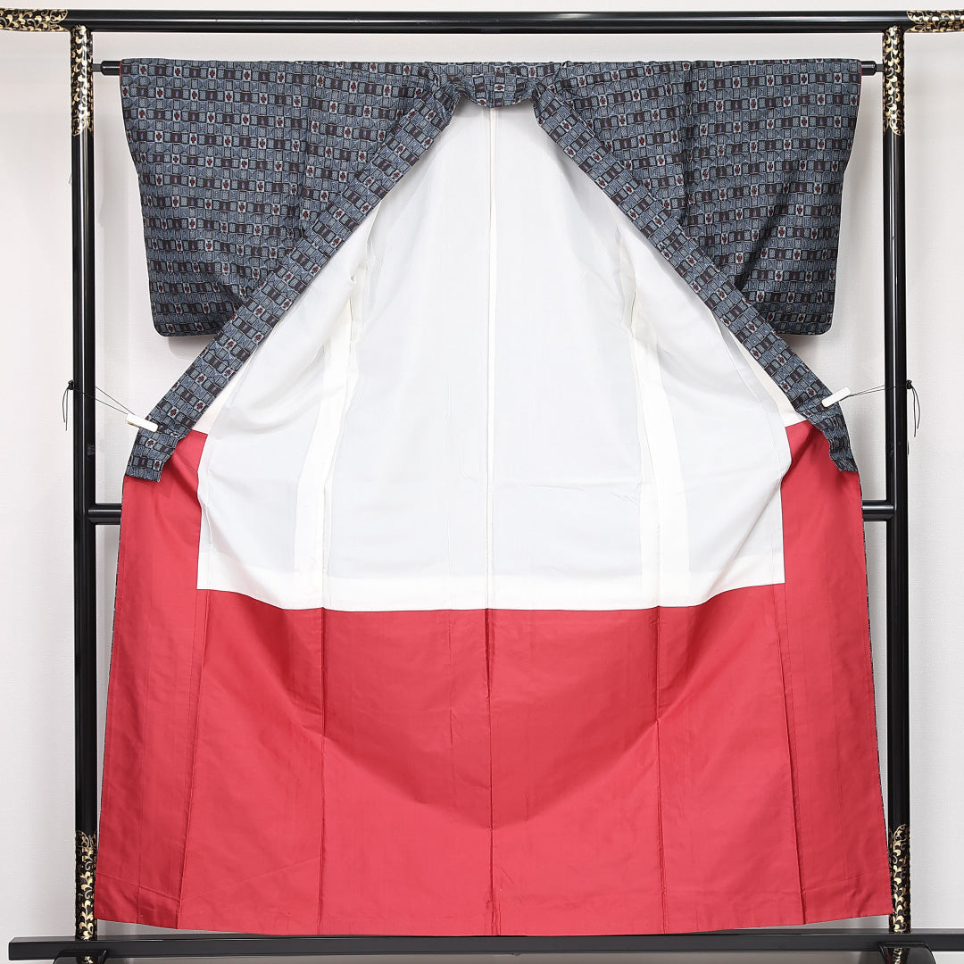 村山大島紬 袷 身丈159cm 裄丈64cm 正絹 Sランク インフォーマル バチ衿 Mサイズ 経緯絣 幾何学柄 紺系 RP 1223-13173