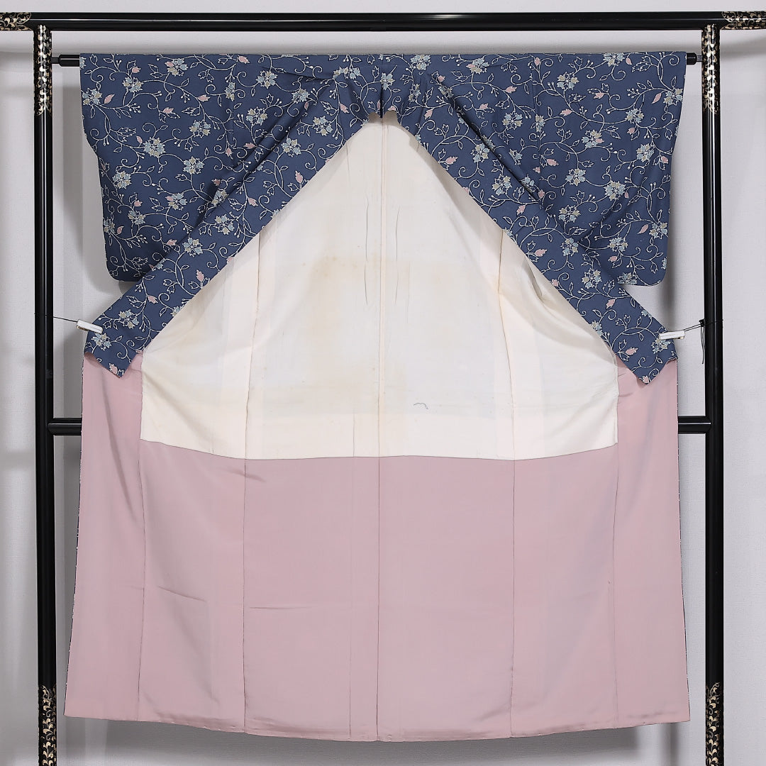 紬 袷 身丈152cm 裄丈63cm 正絹 Aランク カジュアル 広衿 Sサイズ 染め紬 唐草華文 青系 RP 1223-03925