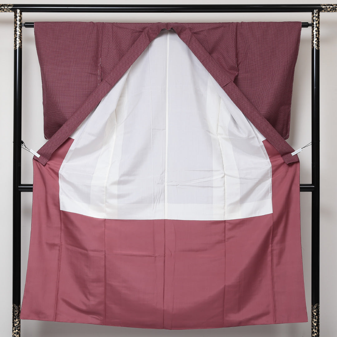 未使用品 紬 袷 身丈152cm 裄丈62cm 正絹 Sランク カジュアル バチ衿 Sサイズ しつけ糸 蚊絣 赤系 RP 1223-03073