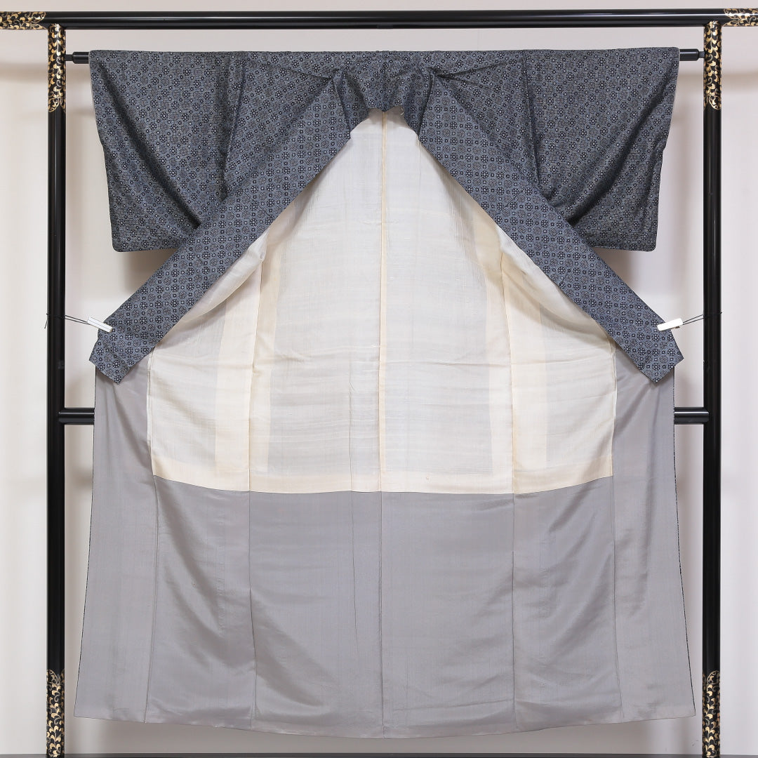 紬 袷 身丈154cm 裄丈62cm 正絹 Aランク Sサイズ 広衿 カジュアル 幾何学柄 グレー系 1216-03172