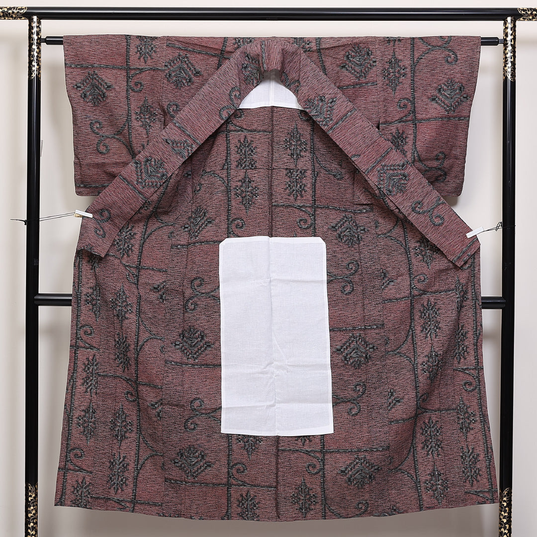 紬 単衣 身丈151cm 裄61cm 正絹 唐草 オリエンタル 肩当て 居敷当て 紫系 Aランク 1216-01313