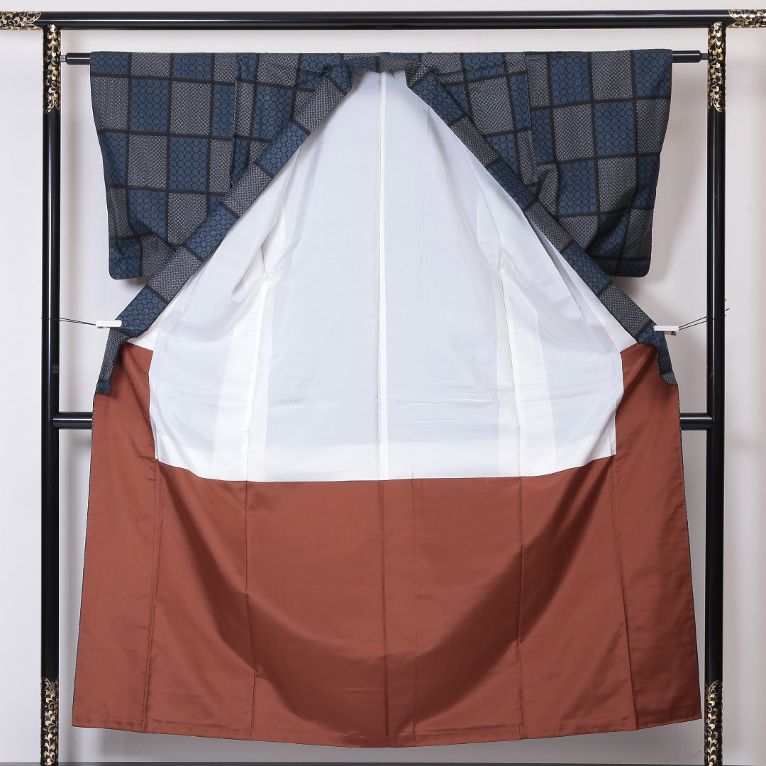 紬 袷 身丈154cm 裄丈60cm 正絹 Sランク Sサイズ バチ衿 カジュアル 市松 黒系 1216-03244