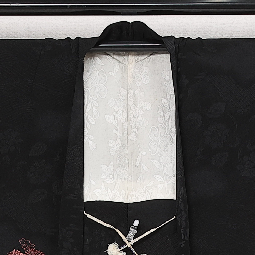 黒羽織 袷 身丈775cm 裄丈64cm 正絹 Aランク インフォーマル Mサイズ 刺繍 紐あり 菊 黒系 RP 1233-13744