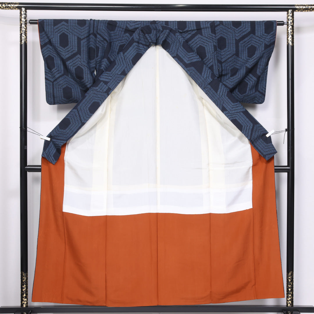 紬 袷 身丈156cm 裄丈62cm 正絹 Aランク カジュアル 広衿 Mサイズ 亀甲 紺系 HP 1223-11514