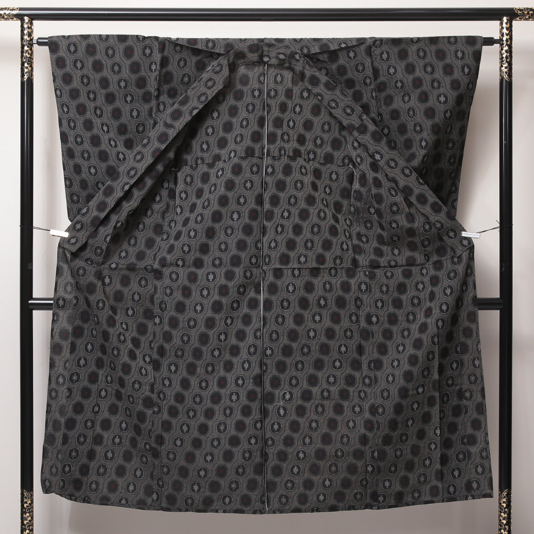 ウールの紬 洗える着物 単衣 身丈148cm 裄丈62cm ウール Bランク XSサイズ バチ衿 カジュアル 丸紋 グレー系 1216-03494