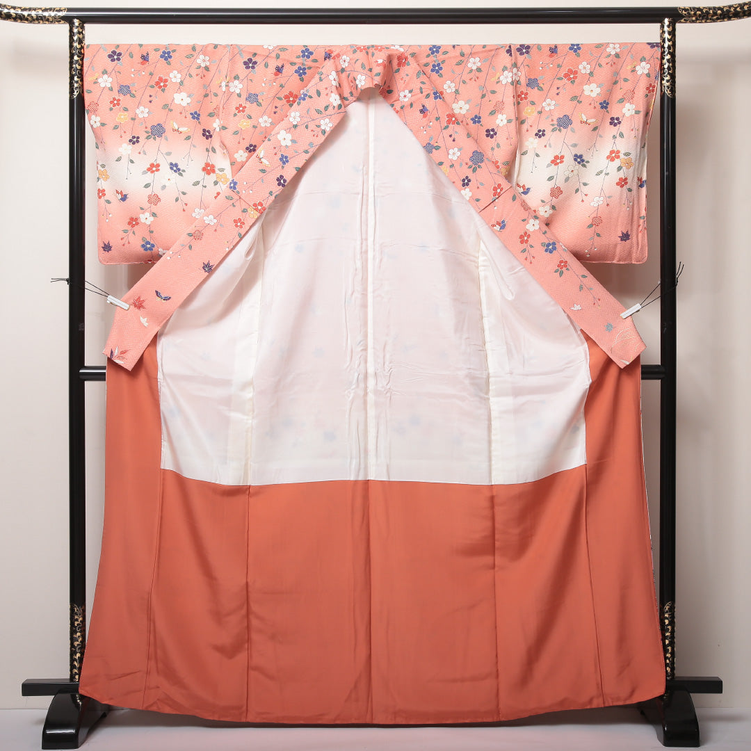 未使用品 訪問着 袷 身丈166cm 裄丈67cm 正絹 Sランク 紋意匠 (紗綾形) セミフォーマル 広衿 XLサイズ ぼかし染 金彩 しつけ糸 蝶 花柄 ピンク系 RP 1217-04567