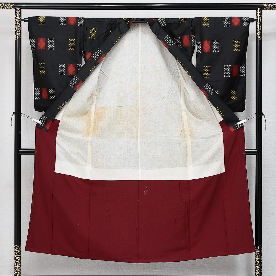 紬 袷 身丈148cm 裄丈63cm 正絹 Dランク カジュアル バチ衿 XSサイズ 菱 黒系 HP 1223-14440