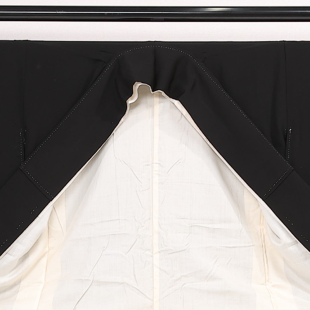 黒留袖 五つ紋 四ツ目菱 身丈158cm 裄丈64.5cm Aランク 正絹 袷 比翼 広衿 M 刺繍 金箔 薔薇 フォーマル 華やか 存在感 黒系 1211-F0577