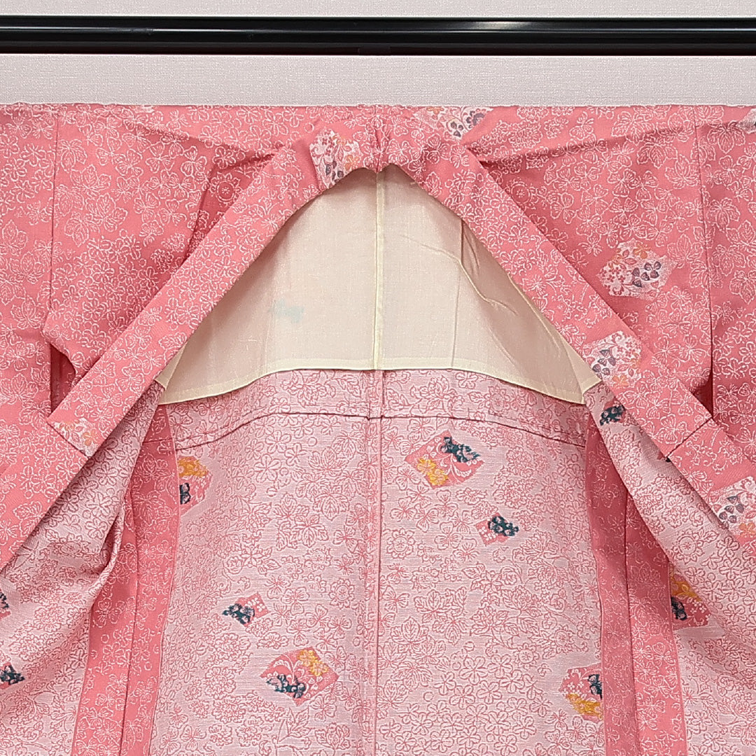洗える着物 ウールの紬 単衣 身丈162cm 裄丈63cm ウール Sランク カジュアル バチ衿 Lサイズ 居敷当て 肩当て 梅 蔦 ピンク系 RP 1223-14355