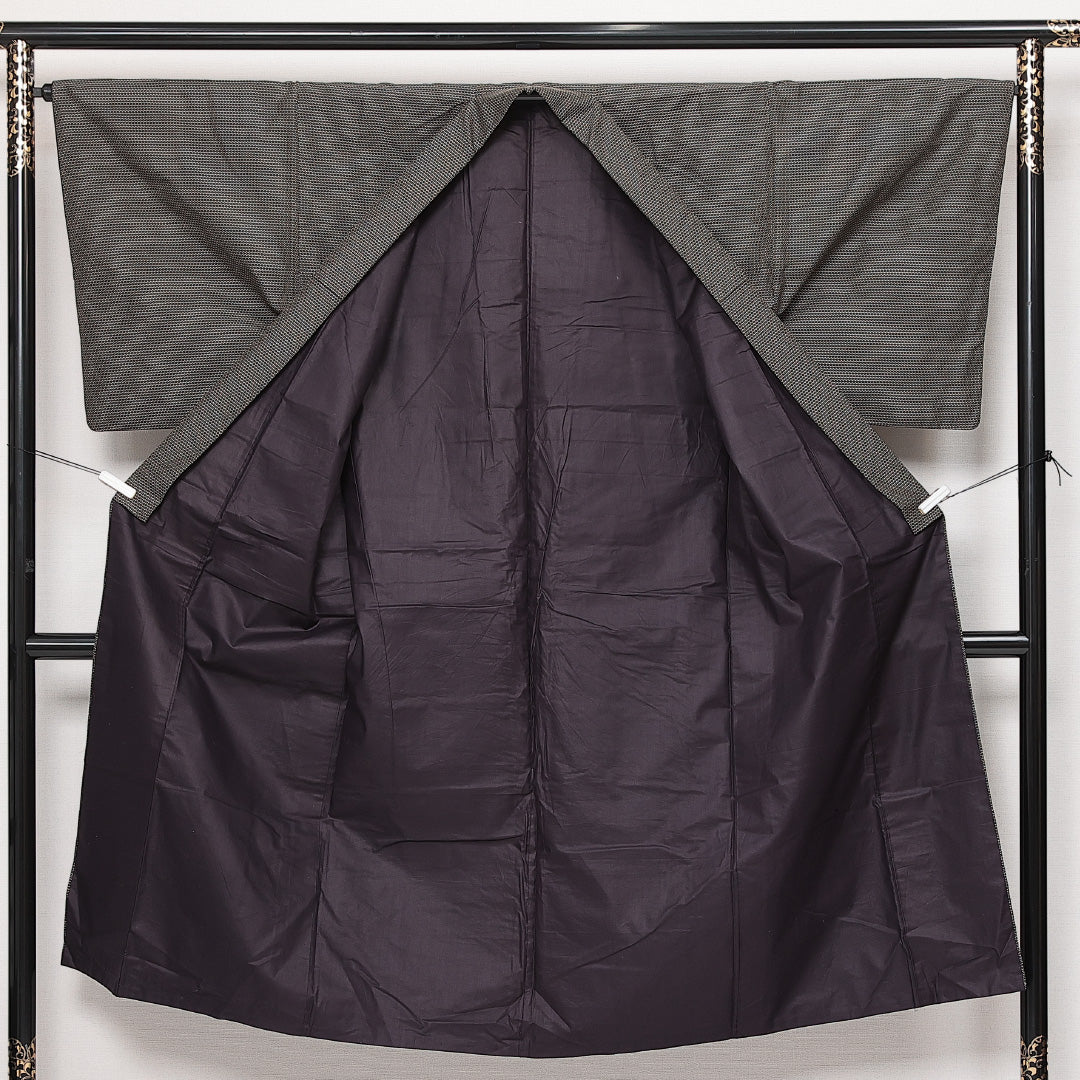 男着物 (大島紬) 袷 身丈139cm 裄丈66cm 正絹 Sランク インフォーマル 棒衿 Sサイズ 経緯絣 亀甲絣 紺系 RP 1224-13960