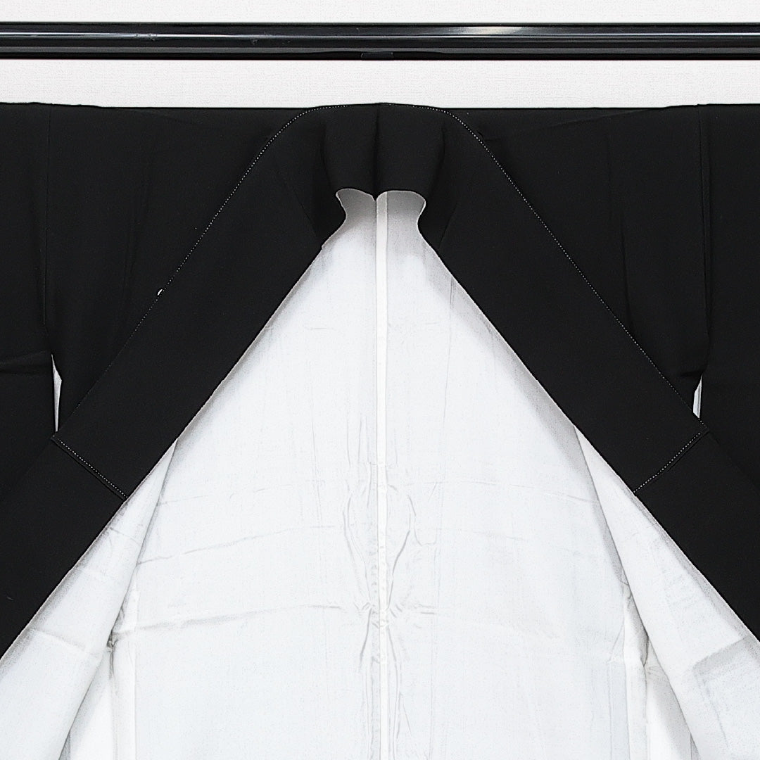 未使用品 黒紋付 五つ紋 丸に橘 身丈168cm 裄丈65cm Nランク 正絹 袷 広衿 XL しつけ糸 フォーマル 上品 厳か 黒系 1299-F0626