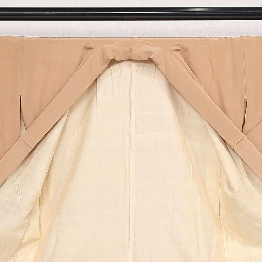 アンティーク 色留袖 五つ紋 揚羽蝶 身丈162cm 裄丈63cm Dランク 正絹 袷 バチ衿 L 菊 松 古典的 落ち着き ベージュ系 1211-F0590