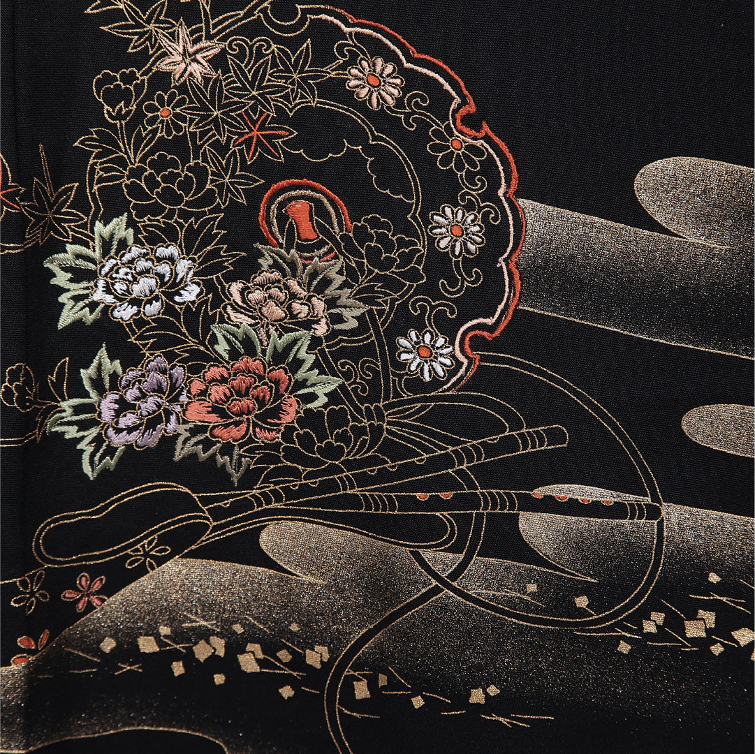 黒羽織 袷 身丈83cm 裄丈67cm 正絹 Sランク 一つ紋 (五三桐) セミフォーマル Mサイズ 刺繍 紐あり 鏡裏文 横笛 牡丹 紅葉 楓 黒系 RP 1233-11136