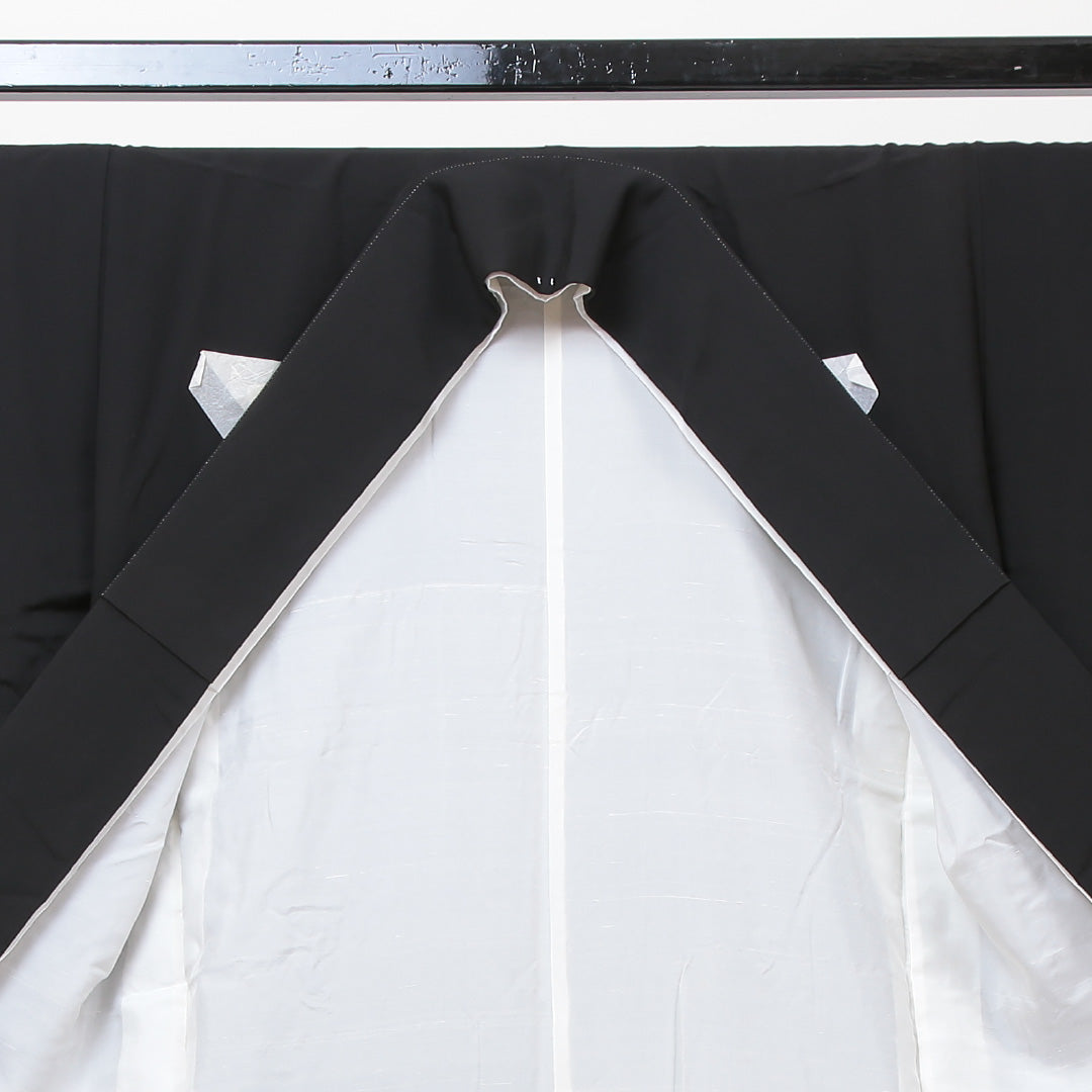 新古品 黒留袖 五つ紋 揚羽蝶 身丈163cm 裄丈64.5cm Nランク 正絹 袷 広衿 L しつけ糸 金駒刺繍 金箔 菊 吉祥文様 菱 フォーマル 黒系 1211-F0168