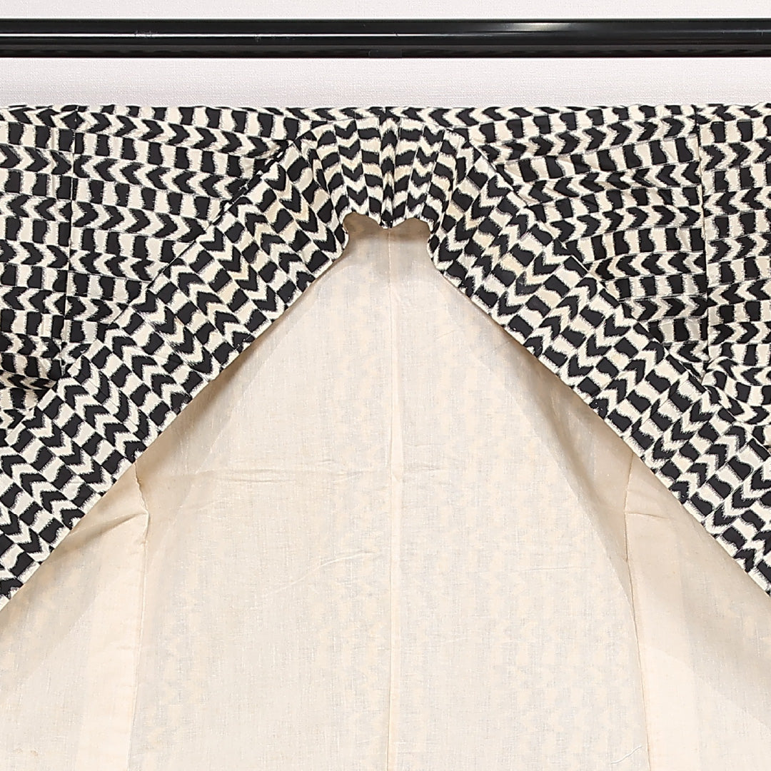 アンティーク 紬 袷 身丈148cm 裄丈62cm 正絹 Aランク 広衿 XSサイズ 創作柄 白系 RP 1223-13311