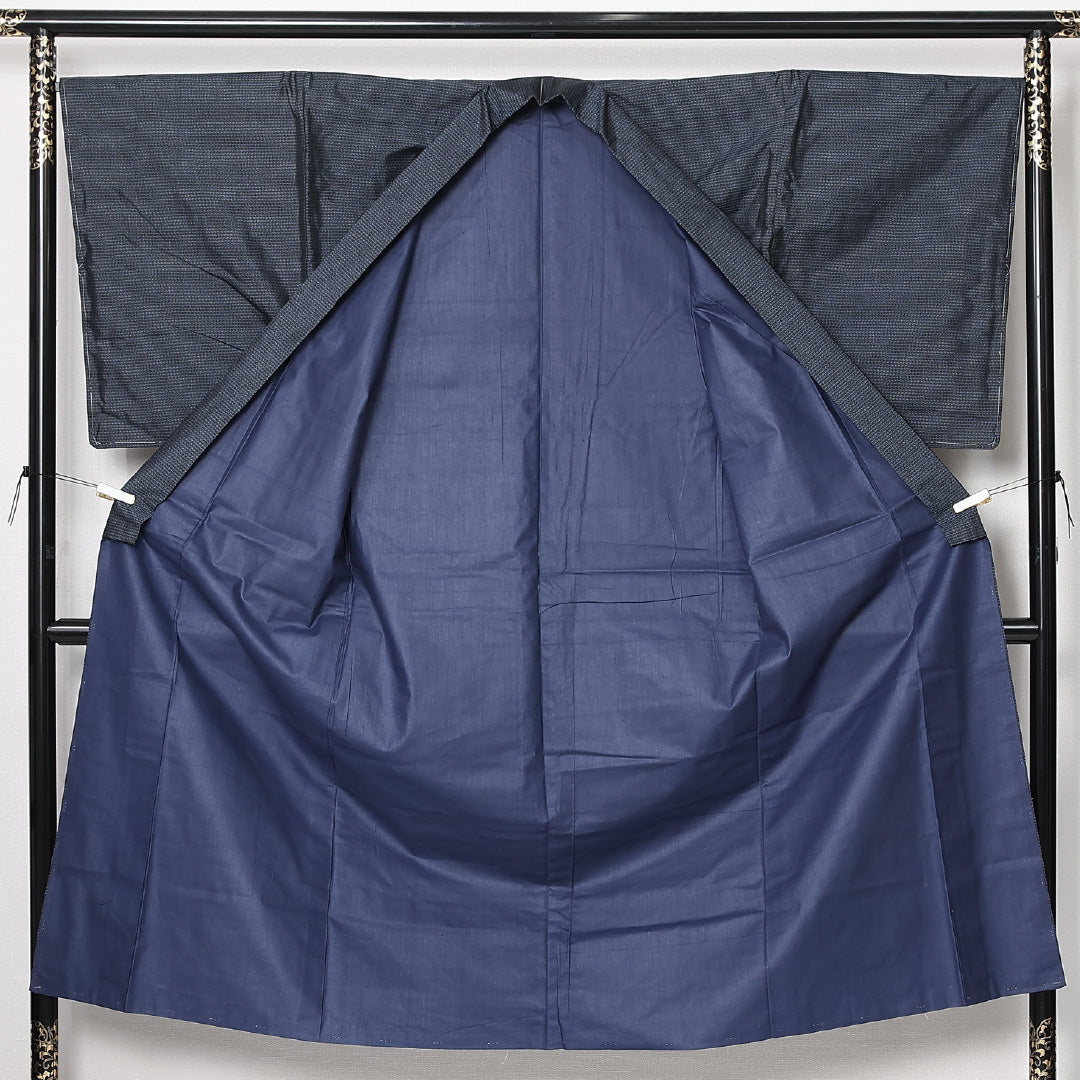 未使用品 男着物 (大島紬) 袷 身丈146cm 裄丈67cm 正絹 Nランク インフォーマル 棒衿 Lサイズ しつけ糸 無地 紺系 RP 1224-13008