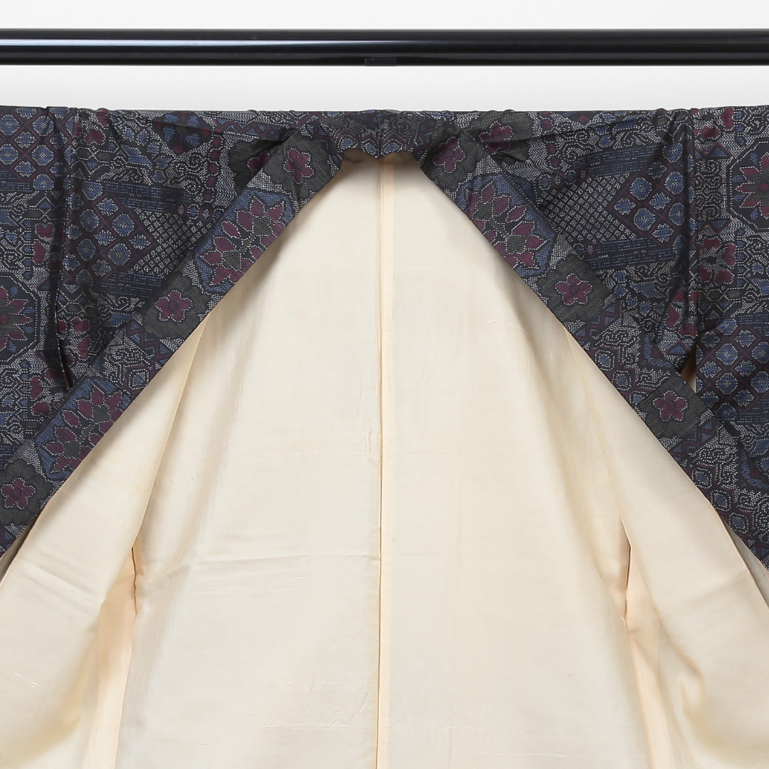大島紬 袷 身丈158cm 裄65cm 正絹 グレー系 Aランク 緯総絣 1216004573322