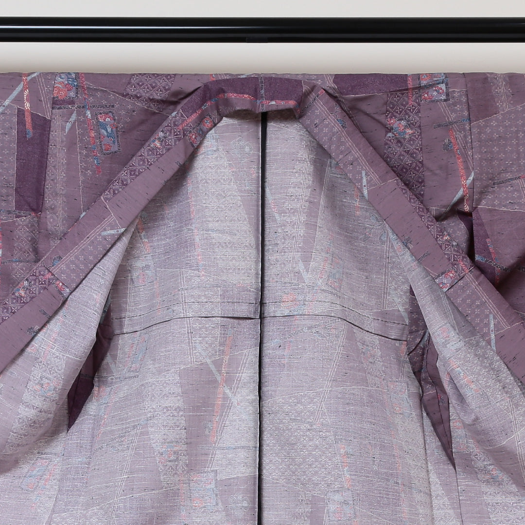 未使用品 紬 単衣 身丈158cm 裄丈63cm 正絹 Sランク Mサイズ バチ衿 カジュアル 寄せ柄 しつけ糸 紫系 1216-02978