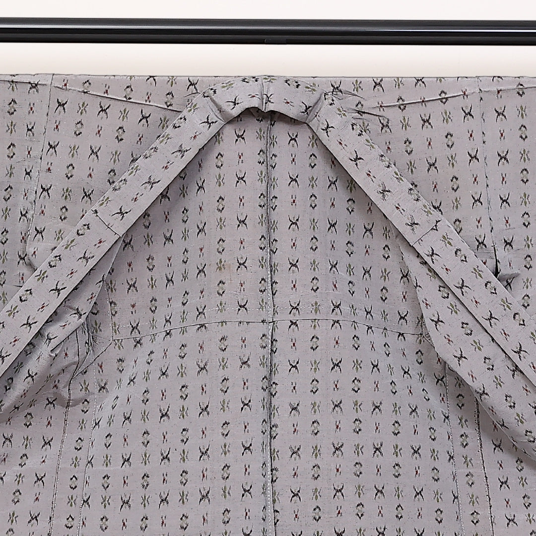 紬 単衣 身丈155cm 裄丈65cm 正絹 Cランク Mサイズ バチ衿 カジュアル 居敷当て 絣柄 グレー系 1216-03774